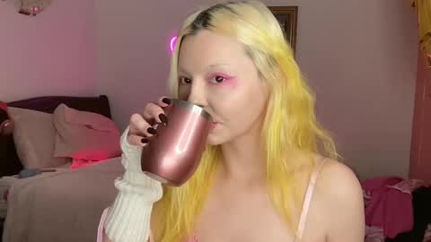 Snapshot of mimsymarlo chatting on 12.26.24 mimsymarlo online show from 12.26.24