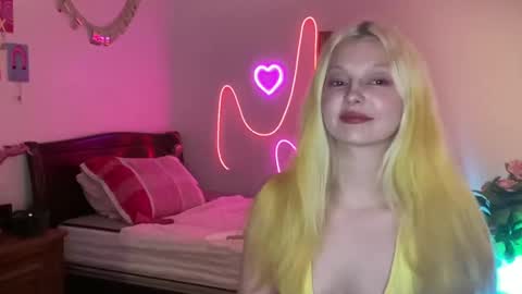 Snapshot of mimsymarlo chatting on 02.08.25 mimsymarlo online show from 02.08.25