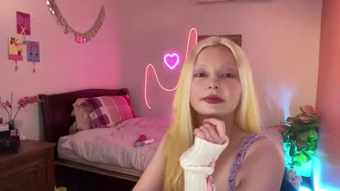 Snapshot of mimsymarlo chatting on 02.16.25 mimsymarlo online show from 02.16.25