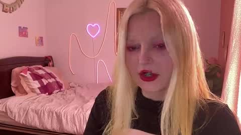 Snapshot of mimsymarlo chatting on 02.17.25 mimsymarlo online show from 02.17.25