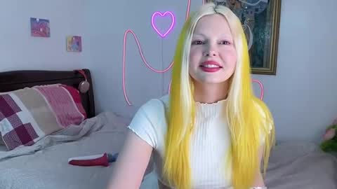 Snapshot of mimsymarlo chatting on 03.08.25 mimsymarlo online show from 03.08.25