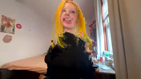 Snapshot of mimsymarlo chatting on 11.14.25 mimsymarlo online show from 11.14.25