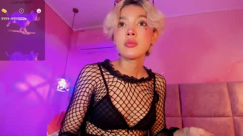 Snapshot of min_minjil chatting on 02.07.25 Minji online show from 02.07.25