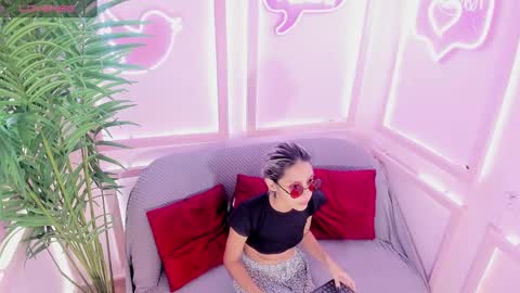 Snapshot of min_minjil chatting on 03.08.25 Minji online show from 03.08.25