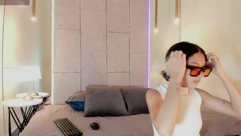 Snapshot of min_minjil chatting on 09.10.25 Minji online show from 09.10.25