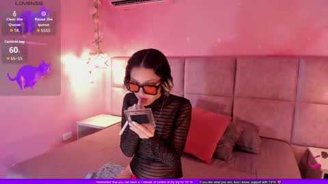 Snapshot of min_minjil chatting on 10.02.25 Minji online show from 10.02.25