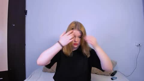 hi Im Mina  online show from 09.25.25