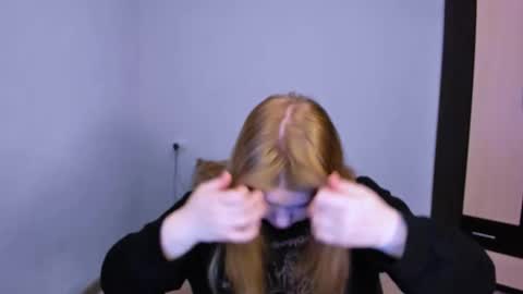 hi Im Mina  online show from 11.27.25