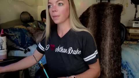 Mindy Mars online show from 11.19.25