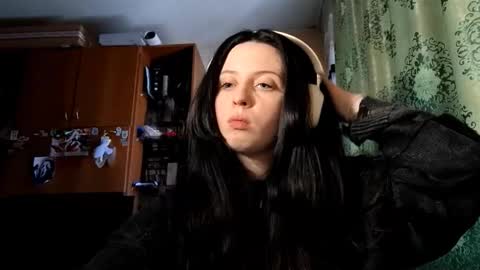 Snapshot of mindyrives chatting on 02.15.26 Mindy online show from 02.15.26