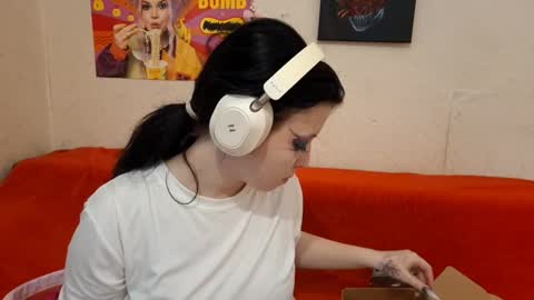 Snapshot of mindyrives chatting on 02.20.26 Mindy online show from 02.20.26