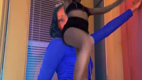 Snapshot of mini_luv chatting on 02.19.26 SLIPSLID online show from 02.19.26