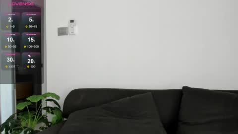 Snapshot of minimaia chatting on 02.10.25 Maya online show from 02.10.25