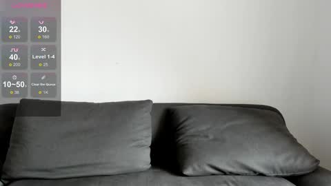 Snapshot of minimaia chatting on 02.14.25 Maya online show from 02.14.25