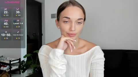 Snapshot of minimaia chatting on 02.14.25 Maya online show from 02.14.25