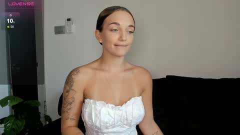 Snapshot of minimaia chatting on 03.05.25 Maya online show from 03.05.25