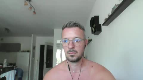 Snapshot of minka28 chatting on 06.19.26 minka28 online show from 06.19.26
