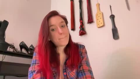 Snapshot of minnyminx chatting on 02.10.25 Minx online show from 02.10.25