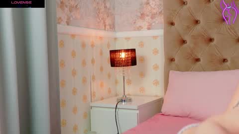 Snapshot of mira_lynxx chatting on 10.20.25 mira_lynxx online show from 10.20.25