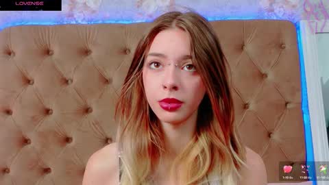 Snapshot of mira_lynxx chatting on 10.22.25 mira_lynxx online show from 10.22.25