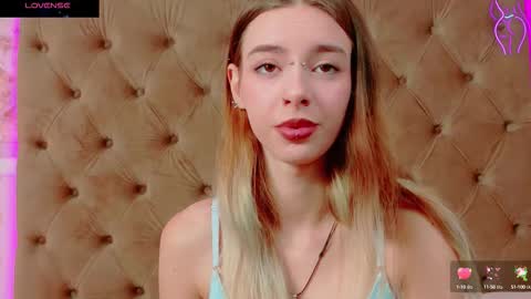 Snapshot of mira_lynxx chatting on 11.10.25 mira_lynxx online show from 11.10.25