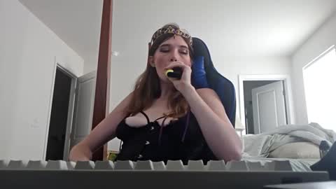 Snapshot of miracat4u chatting on 10.31.25 miracat4u online show from 10.31.25