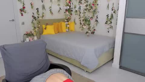 Emma online show from 11.27.25