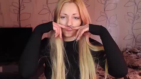 Snapshot of mirahardmanxx chatting on 03.10.25 Happy New Year  online show from 03.10.25