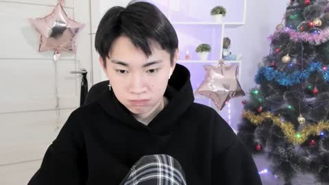 Snapshot of miram_yoo chatting on 12.18.24              online show from 12.18.24