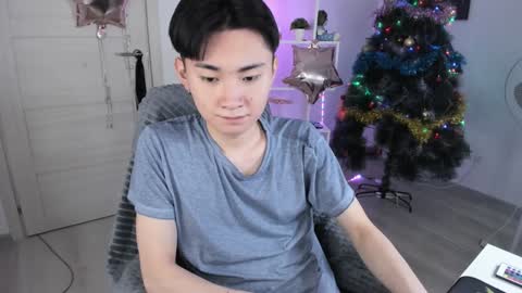 Snapshot of miram_yoo chatting on 12.29.24              online show from 12.29.24