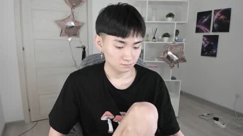 Snapshot of miram_yoo chatting on 02.08.25              online show from 02.08.25