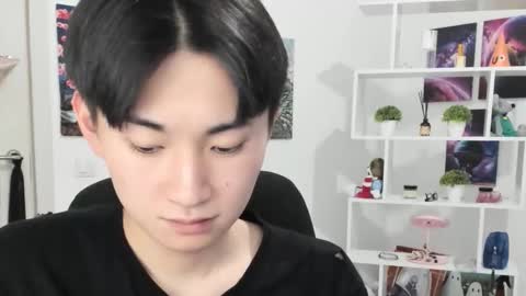 Snapshot of miram_yoo chatting on 10.18.25              online show from 10.18.25