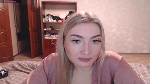 Snapshot of miraroy chatting on 02.05.26 Mira online show from 02.05.26