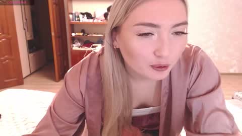 Snapshot of miraroy chatting on 02.09.26 Mira online show from 02.09.26