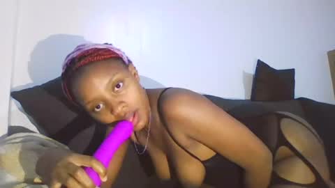 Snapshot of mirashuangel98 chatting on 07.28.26 PeachySin online show from 07.28.26