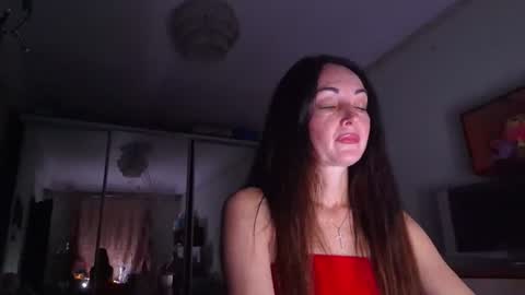 Snapshot of mirelisse chatting on 06.14.26 Christina online show from 06.14.26