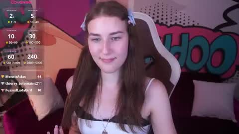 Snapshot of mirellember chatting on 07.28.26 mirellember online show from 07.28.26