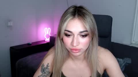 Snapshot of miri07 chatting on 04.12.26 miri07 online show from 04.12.26