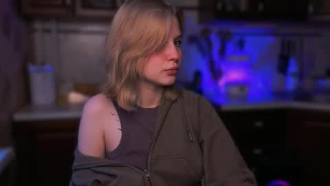 Snapshot of mirrameow chatting on 11.17.25 Mira online show from 11.17.25