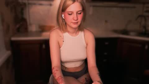 Snapshot of mirrameow chatting on 11.21.25 Mira online show from 11.21.25