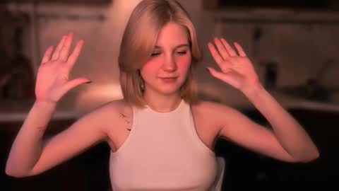 Snapshot of mirrameow chatting on 11.22.25 Mira online show from 11.22.25