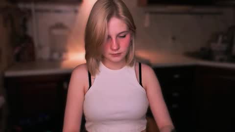 Snapshot of mirrameow chatting on 11.23.25 Mira online show from 11.23.25