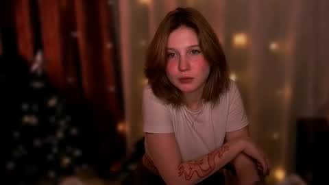 Snapshot of mirrameow chatting on 12.05.25 Mira online show from 12.05.25