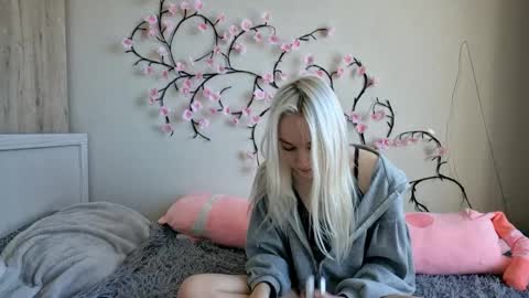 Snapshot of misamew chatting on 05.17.26 MisaMew online show from 05.17.26