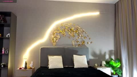 Snapshot of misatosan_ chatting on 12.23.24 Annie dont forget to thumbs up me online show from 12.23.24