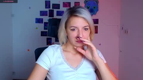 Snapshot of mishelle_blondie chatting on 11.30.25 Mishelle online show from 11.30.25