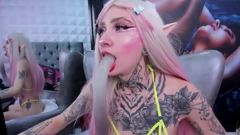 Snapshot of miss___angel chatting on 09.19.25 miss___angel online show from 09.19.25