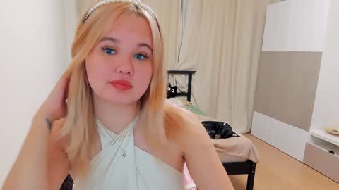 Snapshot of miss__selena chatting on 12.27.24 miss__selena online show from 12.27.24