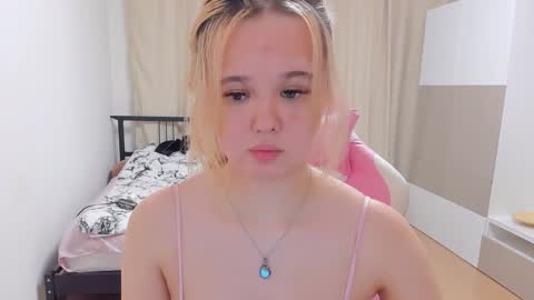 Snapshot of miss__selena chatting on 02.03.25 miss__selena online show from 02.03.25