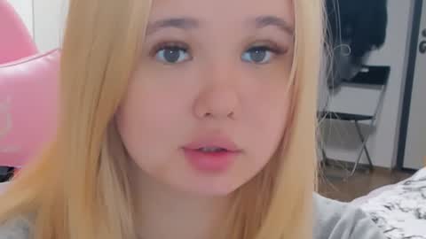 Snapshot of miss__selena chatting on 02.05.25 miss__selena online show from 02.05.25